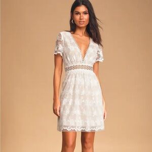 Lulu‘a White Lace Dress